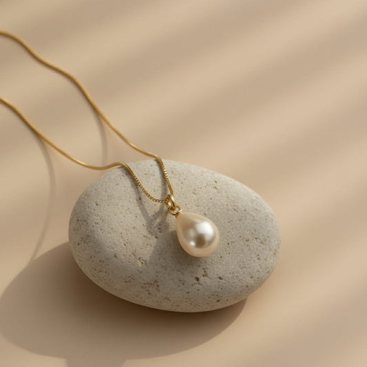 Single Pearl Pendant Necklace